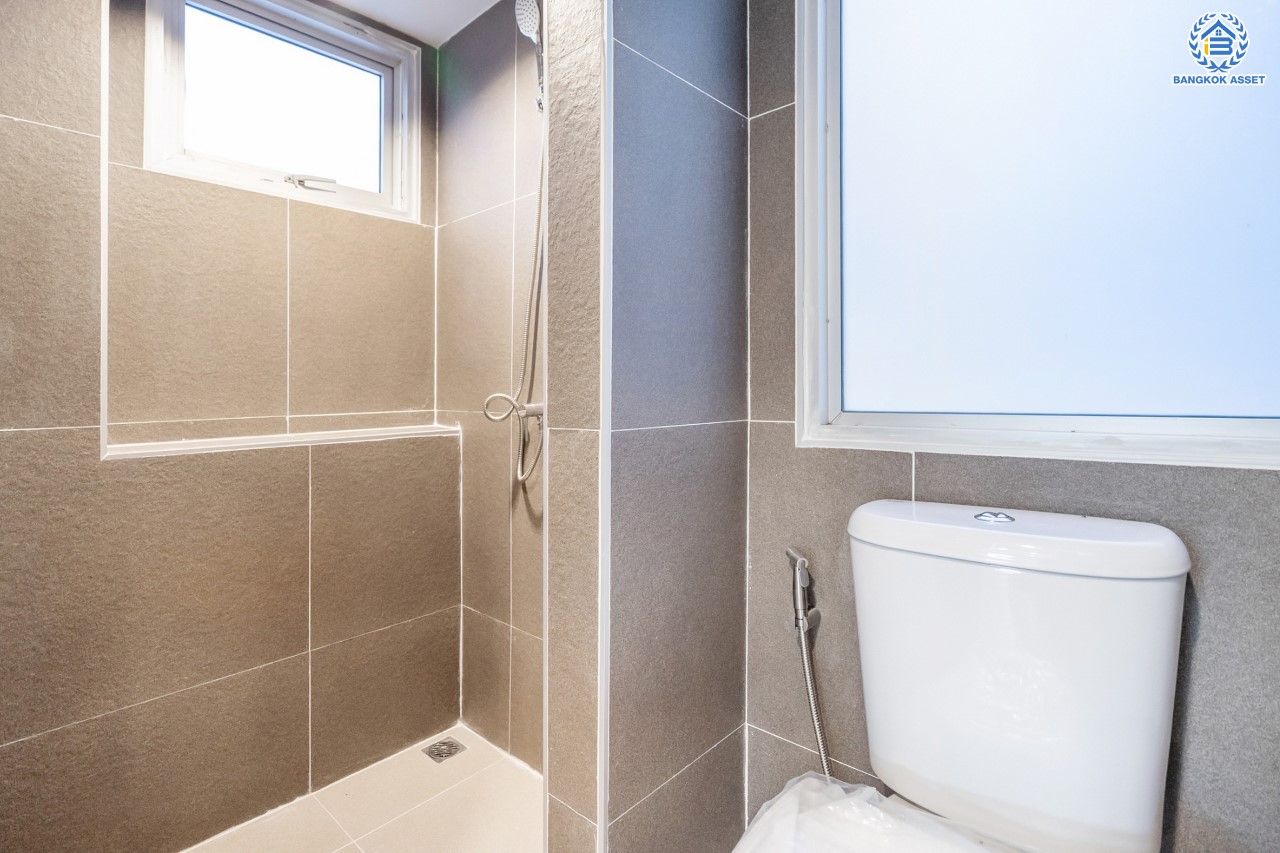 บ้านมือสองตกแต่งใหม่ ม.วิลล่าการ์เด้น2 บางกรวย-ไทรน้อย หลังมุม เนื้อที่ 51.5 ตร.ว. ฟังก์ชัน 3 ห้องนอน 3 ห้องน้ำ จอดรถได้ 2 คัน บรรยากาศเป็นส่วนตัว บนทำเลศักยภาพ ใกล้เซ็นทรัลเวสต์เกต เชื่อมต่อหลายเส้นทาง ถ.รัตนาธิเบศร์, ถ.กาญจนาภิเษก และราชพฤกษ์ และรถไฟฟ้า "สถานีบางพลู"...